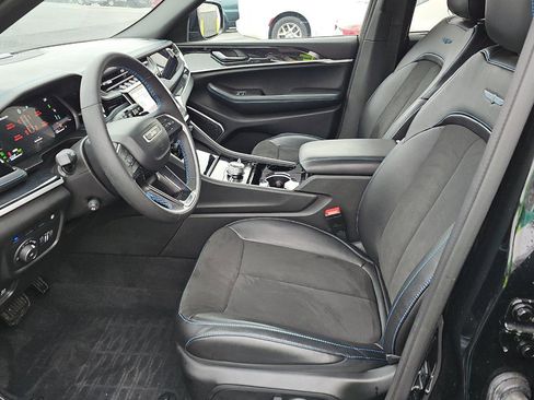 Used 2023 Jeep Grand Cherokee Trailhawk w/ Luxury Tech Group III image 7