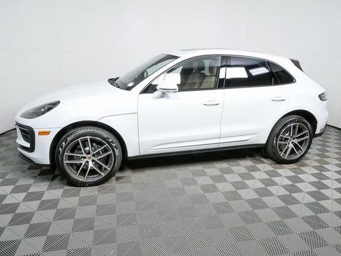 New 2026 Porsche Macan image 2