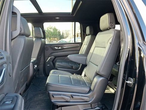 Used 2022 GMC Yukon XL Denali image 11