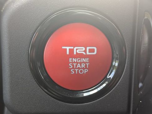 Used 2025 Toyota 4Runner TRD Off-Road Premium AWD/4WD image 28