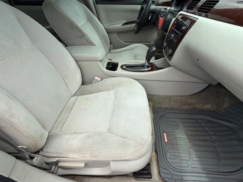 Used 2011 Chevrolet Impala LT FWD image 10