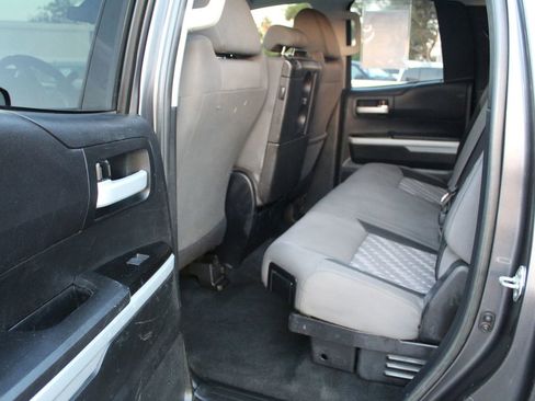 Used 2018 Toyota Tundra SR5 RWD image 12