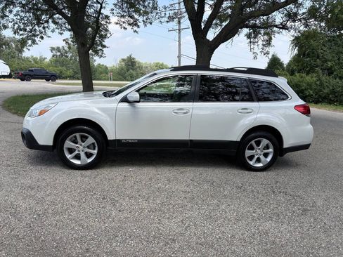 Used 2014 Subaru Outback 2.5i Premium w/ Moonroof Package AWD/4WD image 2