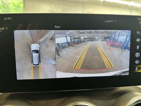 Used 2022 Mercedes-Benz GLC 300 4MATIC image 17