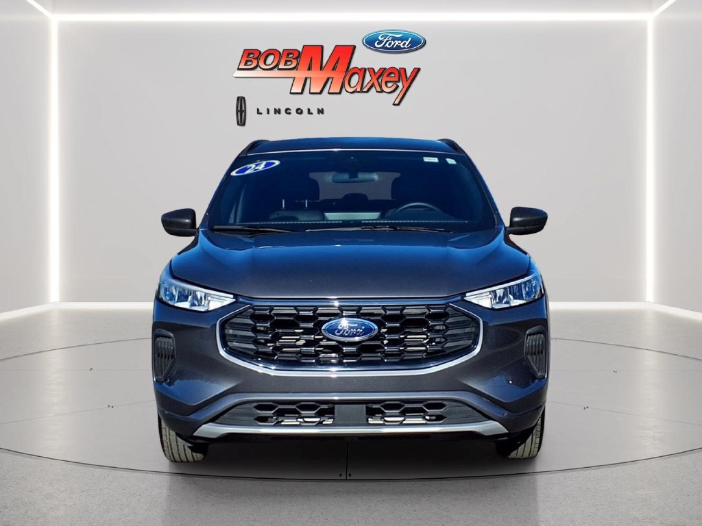 Used 2024 Ford Escape ST-Line w/ Tech Pack #1 AWD/4WD image 2