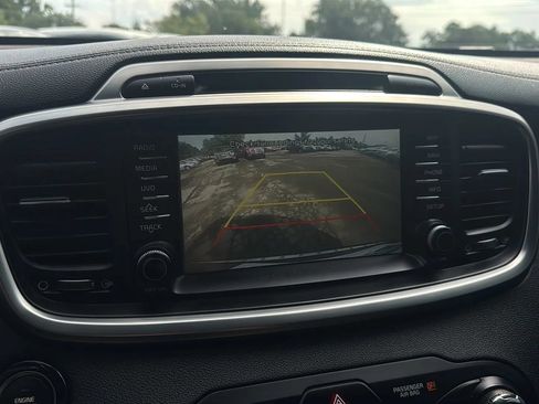 Used 2017 Kia Sorento SX FWD image 16