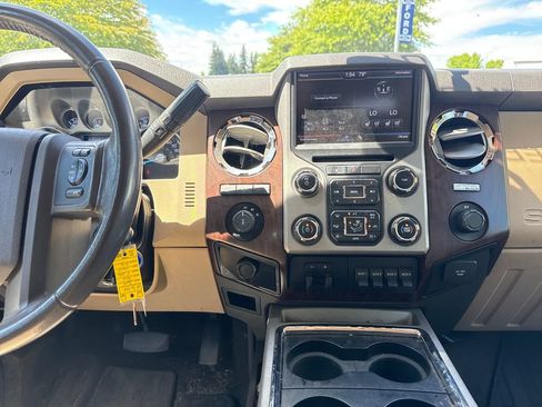 Used 2014 Ford F250 Lariat w/ Lariat Interior Package AWD/4WD image 23