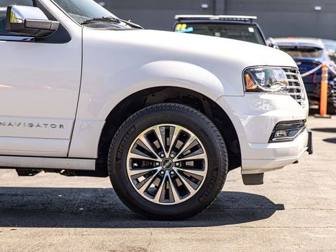 Used 2017 Lincoln Navigator L Select AWD/4WD image 10