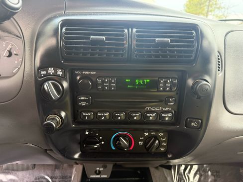 Used 2002 Ford Ranger FX4 image 26