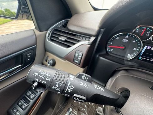 Used 2015 Chevrolet Suburban LTZ image 25