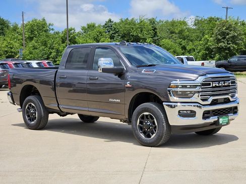 Used 2025 RAM 2500 Laramie AWD/4WD image 2