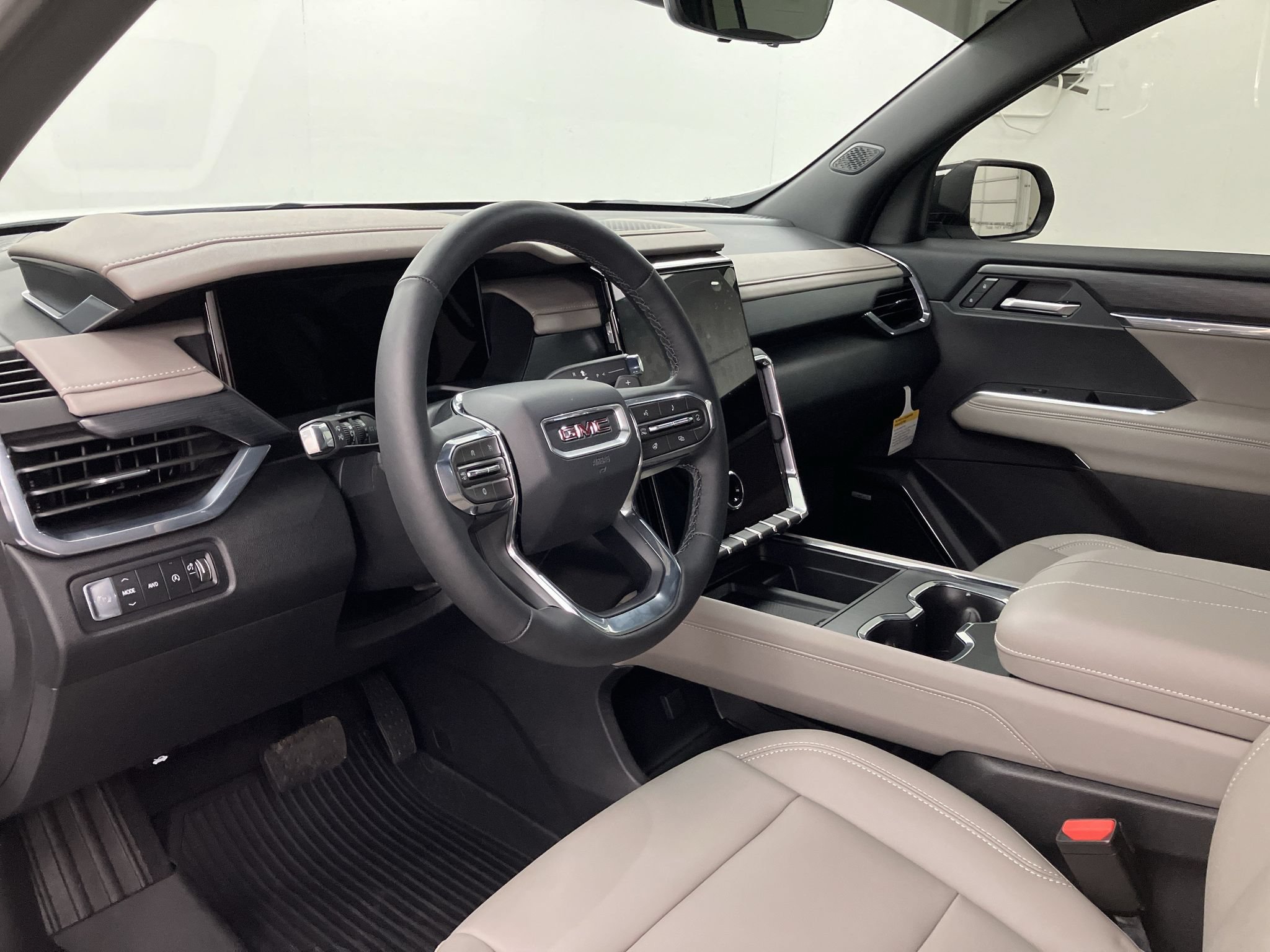 Used 2026 GMC Acadia Elevation w/ Elevation Premium Package AWD/4WD image 10