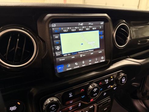 Used 2020 Jeep Wrangler Unlimited Sahara AWD/4WD image 22
