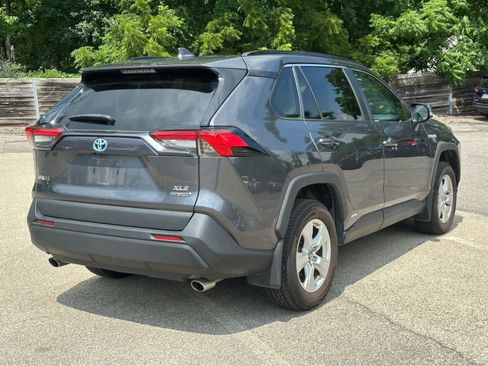 Used 2021 Toyota RAV4 XLE w/ Convenience Package AWD/4WD image 5