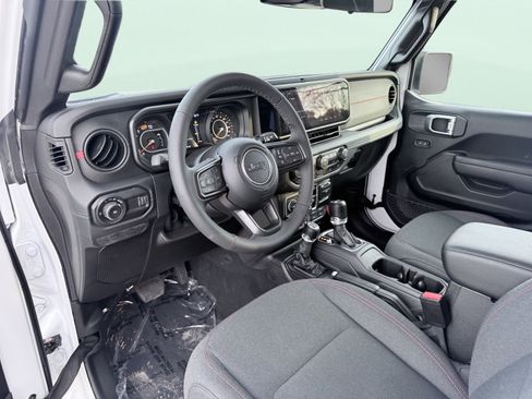 Used 2026 Jeep Wrangler Unlimited Rubicon image 17