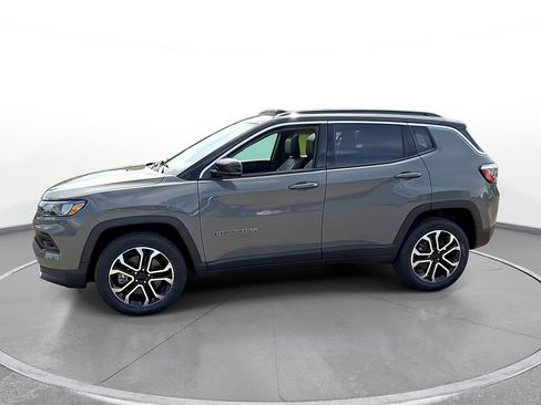 Used 2023 Jeep Compass Limited w/ Sun and Sound Group AWD/4WD image 4