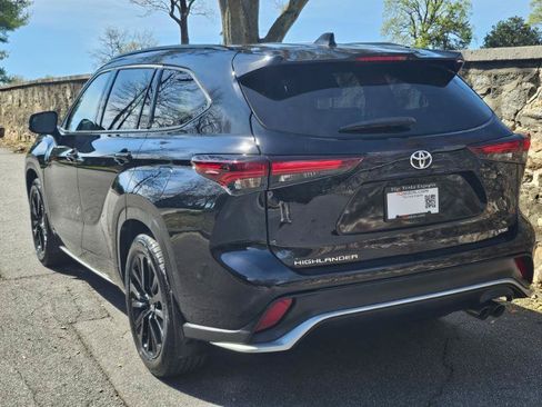 Used 2024 Toyota Highlander XSE FWD image 13