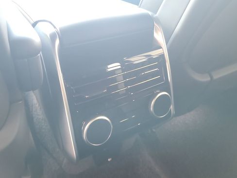 Used 2025 Land Rover Range Rover Long Wheelbase SE image 19