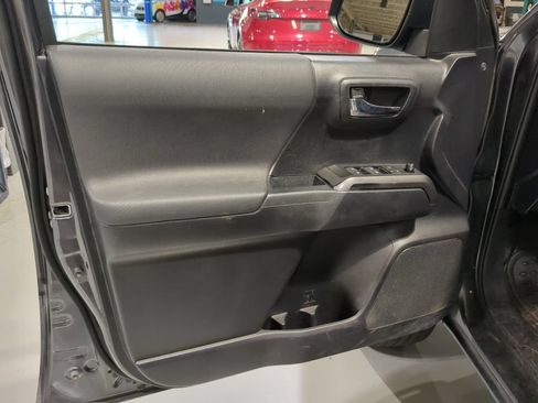 Used 2021 Toyota Tacoma TRD Off-Road AWD/4WD image 15