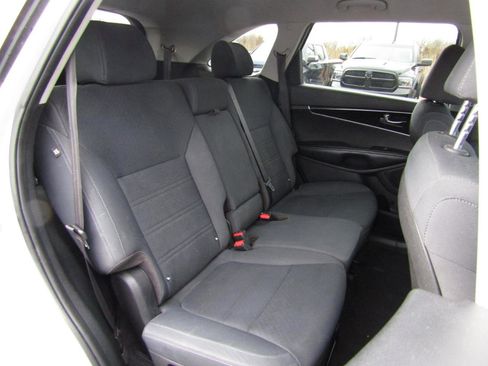 Used 2019 Kia Sorento FWD image 24