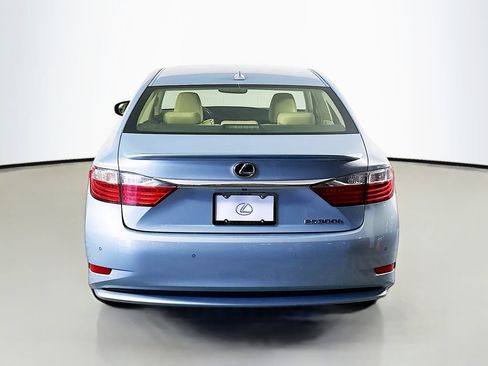Used 2014 Lexus ES 300h w/ Luxury Package w/Bamboo Trim FWD image 6