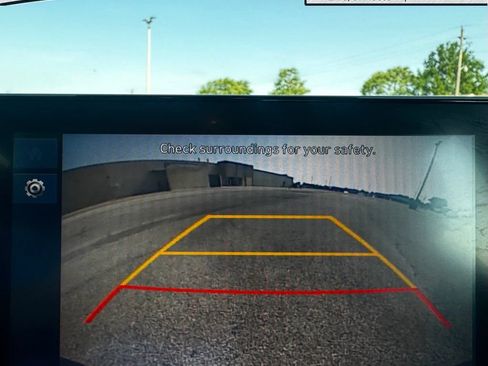 Used 2023 Hyundai Venue SEL FWD image 6