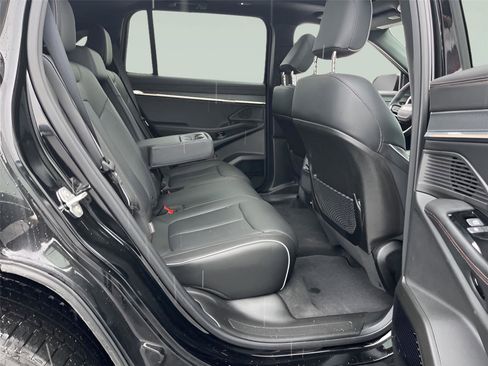 Used 2025 Jeep Wagoneer S Limited image 24