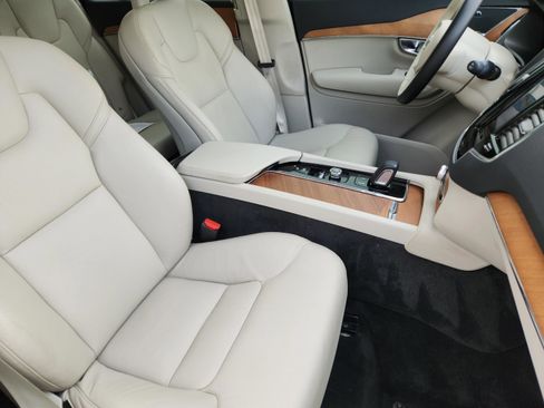 Used 2021 Volvo XC90 T8 Inscription Expression w/ Advanced Package AWD/4WD image 6