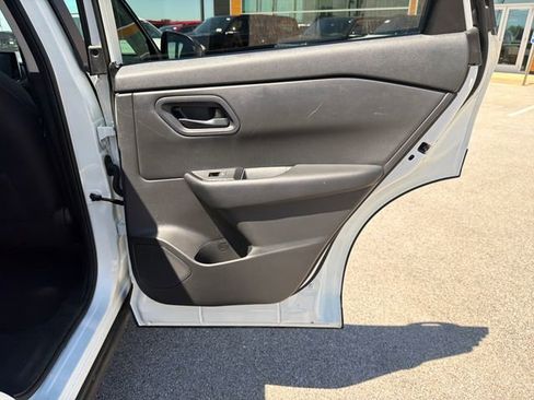 Used 2024 Nissan Rogue S image 30