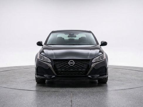 Used 2025 Nissan Altima 2.5 SV image 2