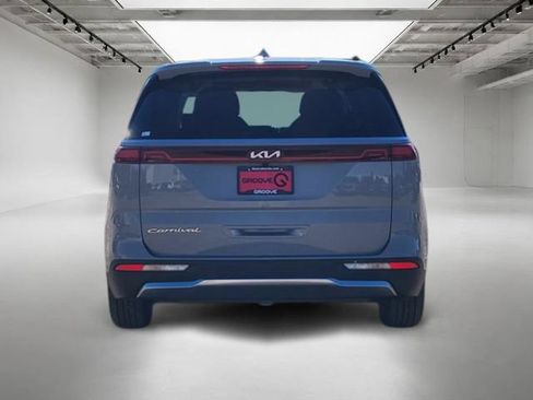 Used 2022 Kia Carnival SX Prestige FWD image 5