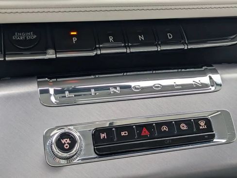 Used 2025 Lincoln Aviator 2WD image 28