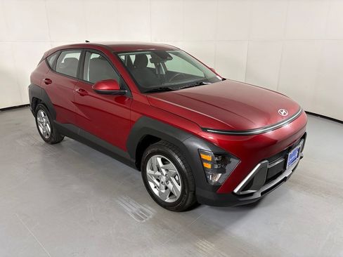 Used 2024 Hyundai Kona SE FWD image 2