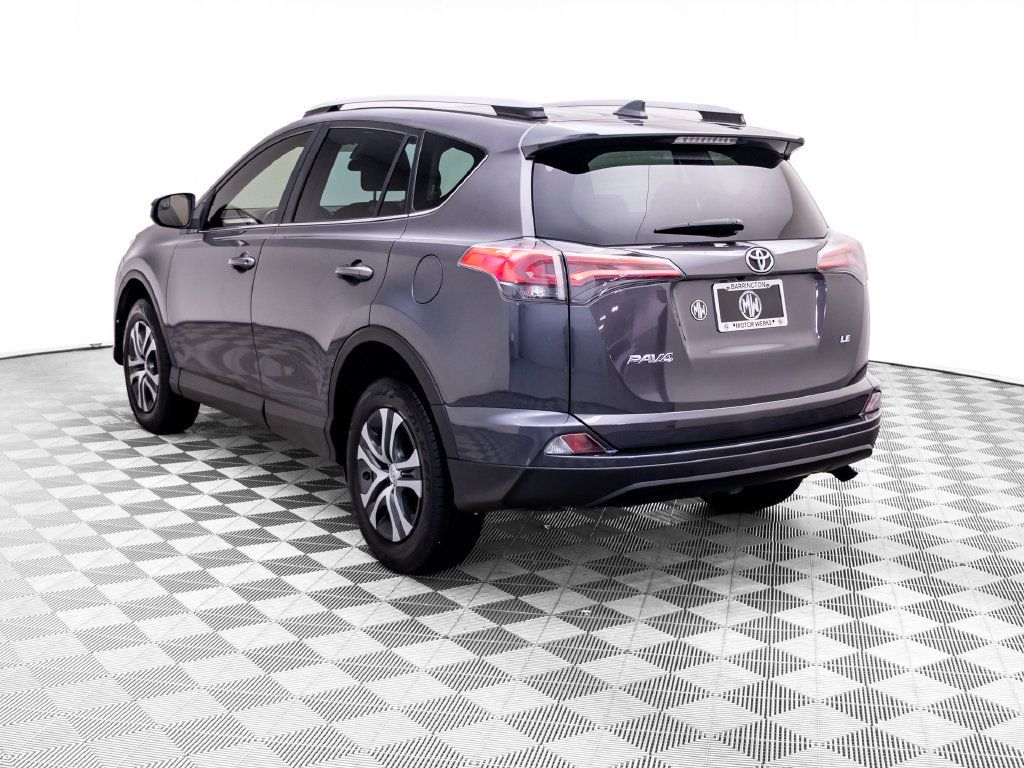 Used 2018 Toyota RAV4 LE FWD image 4