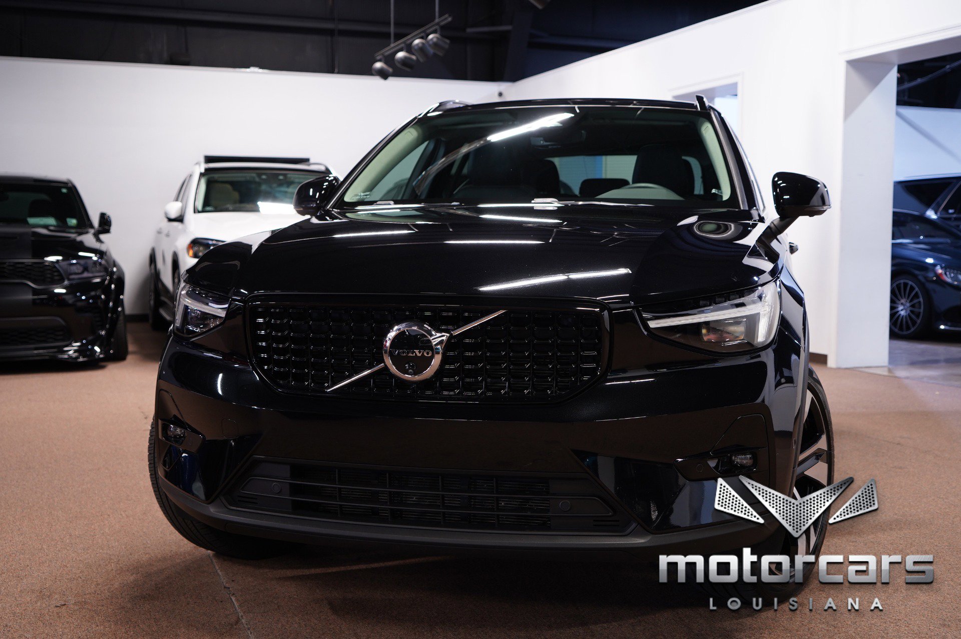 Used 2024 Volvo XC40 B5 Plus w/ Protection Package Premier AWD/4WD image 1