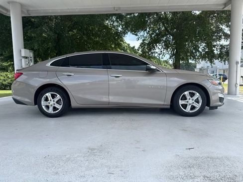 Used 2023 Chevrolet Malibu LT FWD image 2