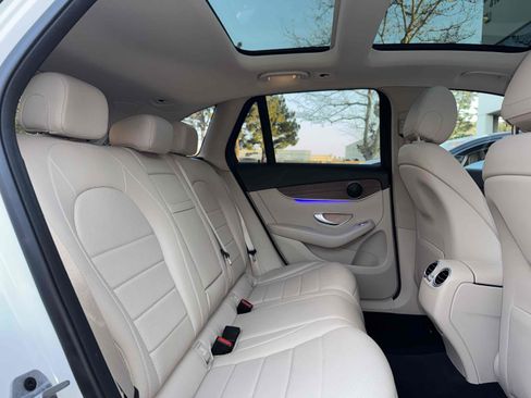 Used 2022 Mercedes-Benz GLC 300 w/ Premium Package Lite image 30