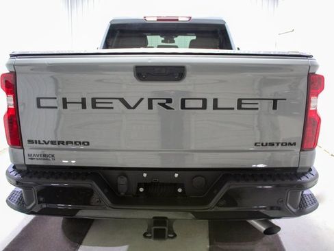 Used 2024 Chevrolet Silverado 2500 Custom w/ Custom Value Package image 5