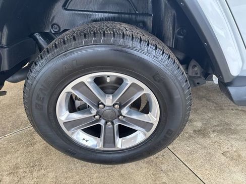 Used 2020 Jeep Wrangler Unlimited Sahara image 38