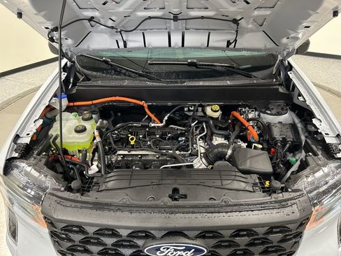 New 2025 Ford Maverick XL w/ Equipment Group 101A image 25