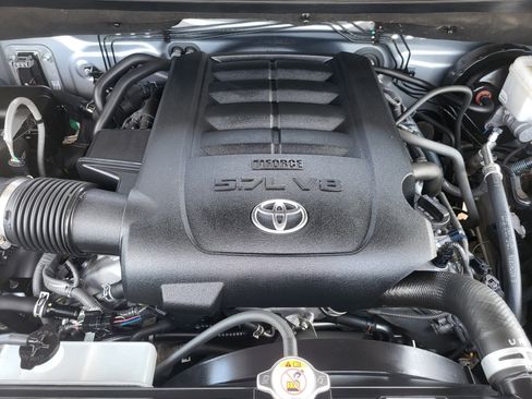 Certified 2021 Toyota Tundra SR5 w/ TRD Off-Road Package AWD/4WD image 24
