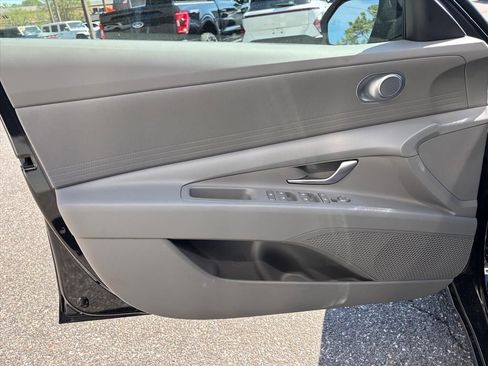 New 2026 Hyundai Elantra SE FWD image 8