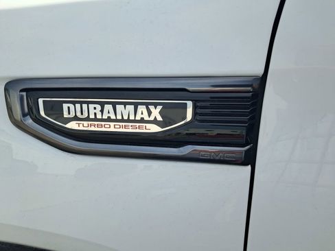 Used 2023 GMC Sierra 1500 AT4 w/ AT4 Premium Package AWD/4WD image 12