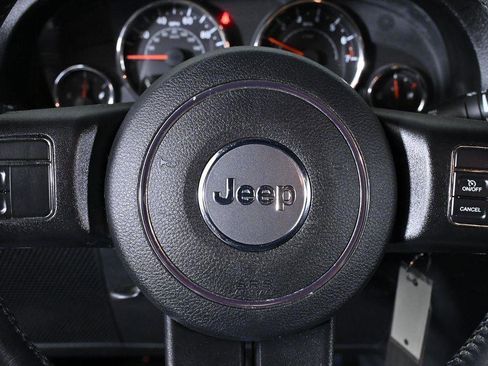 Used 2016 Jeep Wrangler Unlimited Sahara image 18