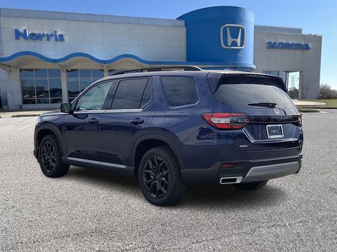 New 2025 Honda Pilot Touring image 3