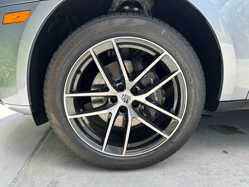 Used 2025 Porsche Macan image 41