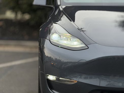 Used 2021 Tesla Model Y Performance image 4