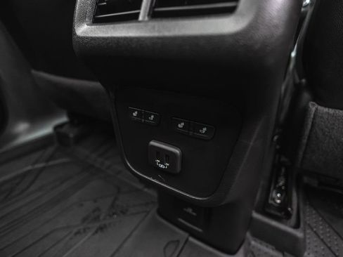 Used 2024 Chevrolet Equinox Premier image 24