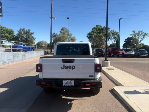 Used 2020 Jeep Gladiator Rubicon AWD/4WD image 6