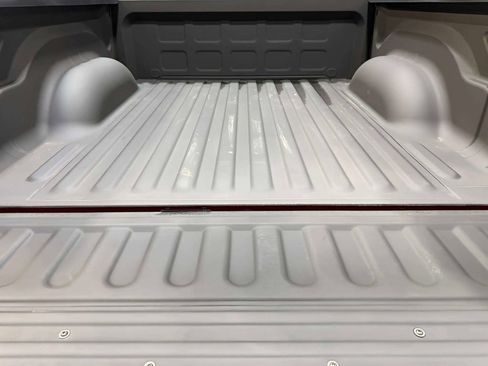 Used 2017 RAM 1500 Laramie AWD/4WD image 9